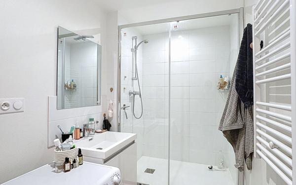 Immeuble à vendre    15 pièces • 925,63 m2 Lyon 4