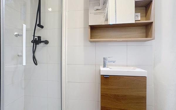 Immeuble à vendre    15 pièces • 925,63 m2 Lyon 4