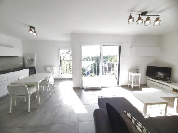 Bel appartement de type 3 de standing avec terrasse et garage