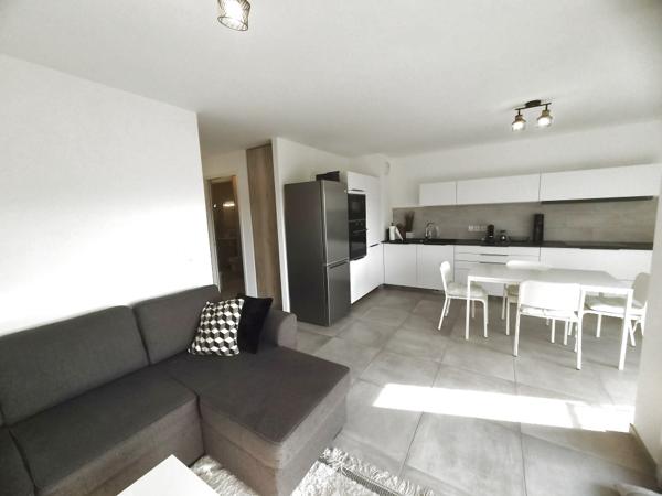 Bel appartement de type 3 de standing avec terrasse et garage