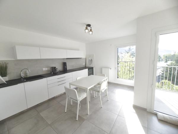 Bel appartement de type 3 de standing avec terrasse et garage