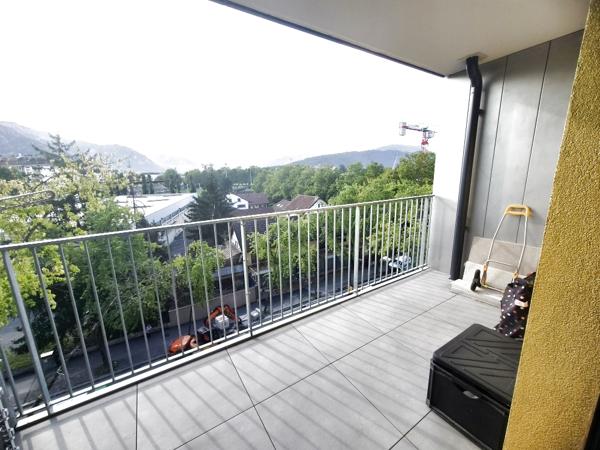 Bel appartement de type 3 de standing avec terrasse et garage