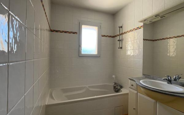 Maison à vendre    4 pièces •  Clavette