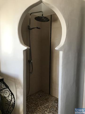 A 10 mm d'Agen centre, pavillon de plain-pied de 120m² avec piscine, terrasse 75m², terrain clos de 6390m²