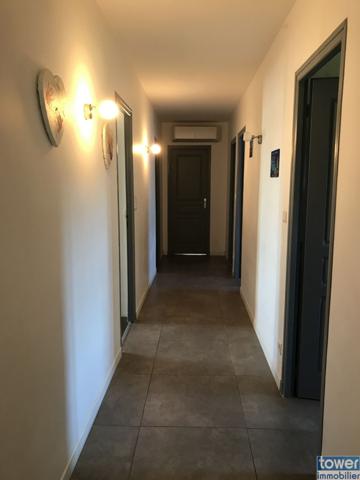 A 10 mm d'Agen centre, pavillon de plain-pied de 120m² avec piscine, terrasse 75m², terrain clos de 6390m²