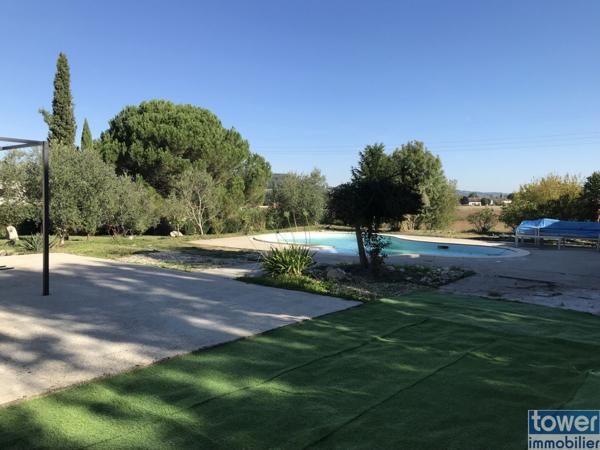 A 10 mm d'Agen centre, pavillon de plain-pied de 120m² avec piscine, terrasse 75m², terrain clos de 6390m²