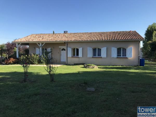 A 10 mm d'Agen centre, pavillon de plain-pied de 120m² avec piscine, terrasse 75m², terrain clos de 6390m²