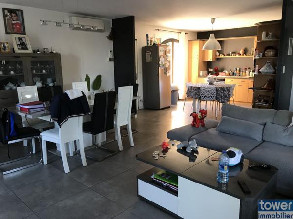A 10 mm d'Agen centre, pavillon de plain-pied de 120m² avec piscine, terrasse 75m², terrain clos de 6390m²