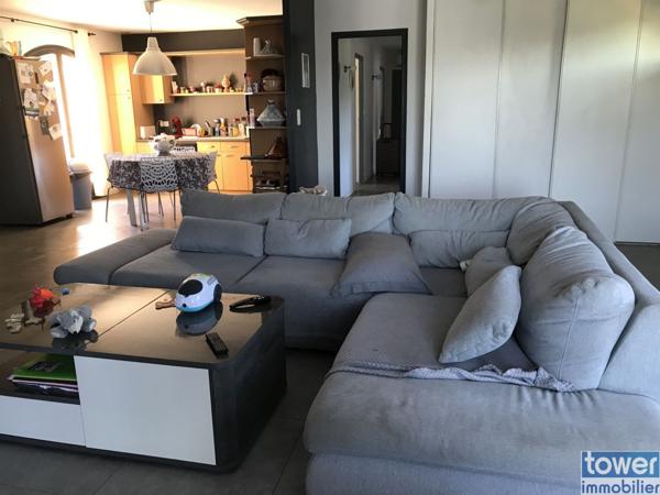 A 10 mm d'Agen centre, pavillon de plain-pied de 120m² avec piscine, terrasse 75m², terrain clos de 6390m²