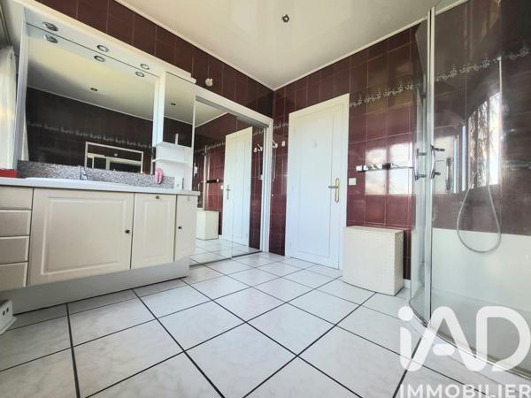 Maison à vendre 7 pièces 237 m² Saint-Bonnet-les-Oules