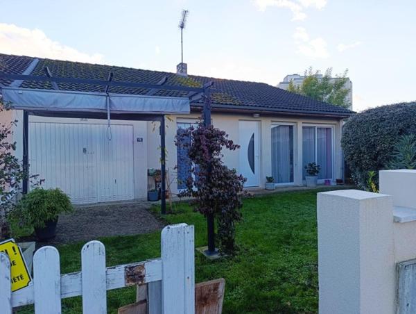 Plain-pied lumineux avec terrasse sans vis-à-vis à Issoudun – prêt à emménager !