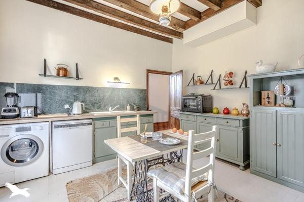 Maison à vendre 350 000 € Chabanais 12 p 247 m² DPE E