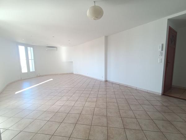 Frontignan - Appartement T4 de 102M² avec balcons et magnifique vue sur le canal