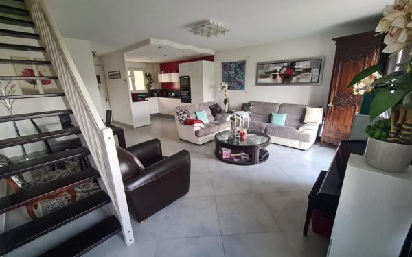 Appartement à vendre    4 pièces • 81 m2 Chevry-Cossigny