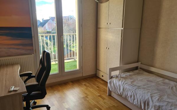 Appartement à vendre    4 pièces • 81 m2 Chevry-Cossigny