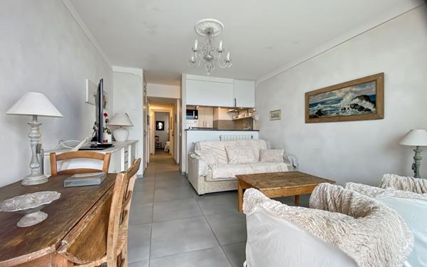 Appartement à vendre    2 pièces • 35,04 m2 Fréjus