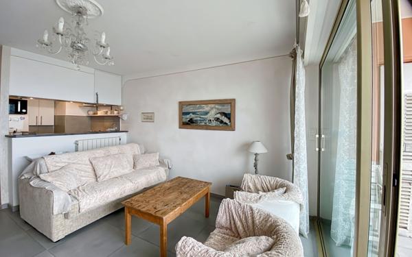 Appartement à vendre    2 pièces • 35,04 m2 Fréjus