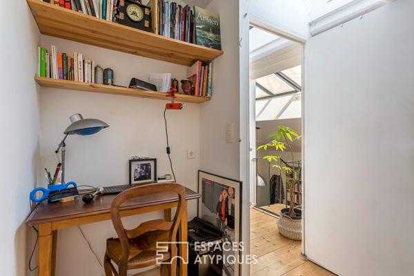 Loft en dernier étage à la rénovation contemporaine