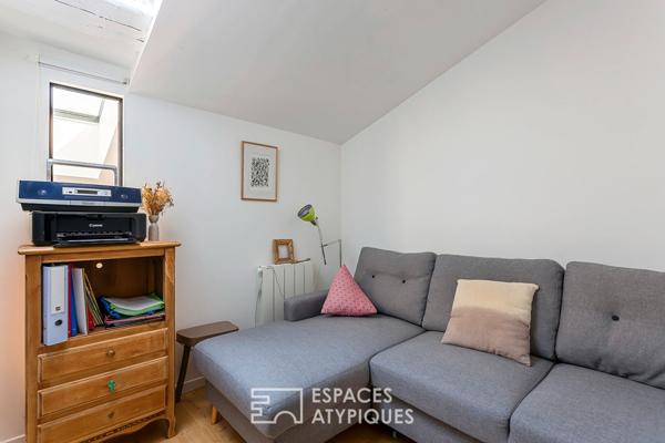 Loft en dernier étage à la rénovation contemporaine