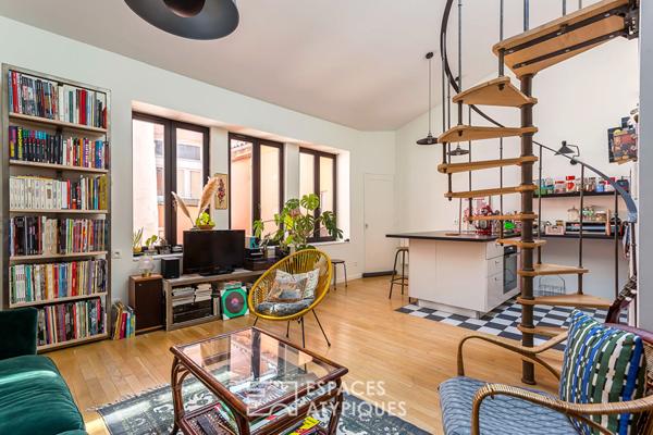 Loft en dernier étage à la rénovation contemporaine