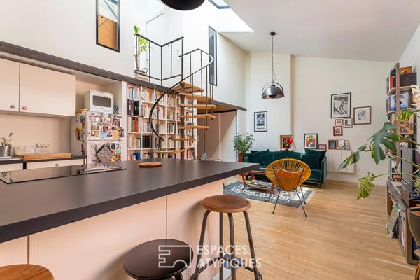 Loft en dernier étage à la rénovation contemporaine