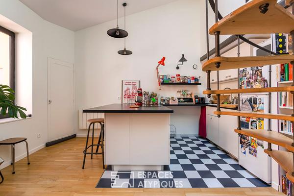 Loft en dernier étage à la rénovation contemporaine