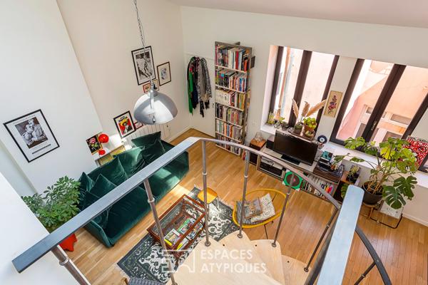 Loft en dernier étage à la rénovation contemporaine