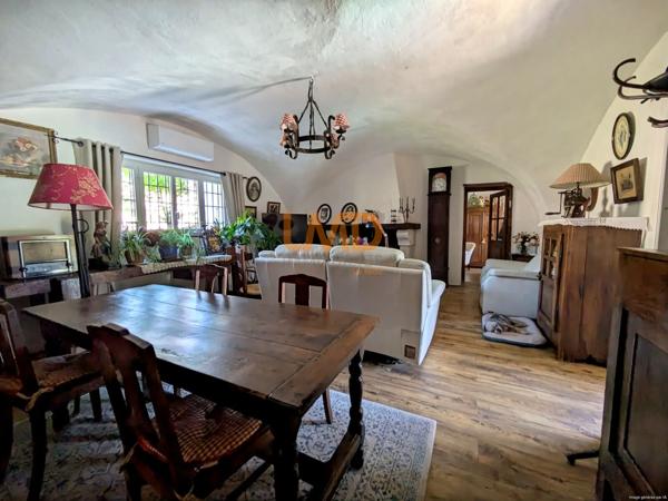 Maison en pierre 7 pièces 150m2, piscine, jardin