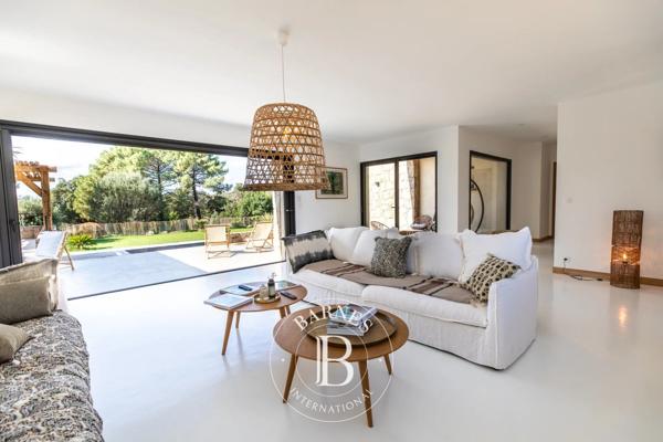 Sainte-Lucie-de-Porto-Vecchio, Villa 4 Chambres -  196 m² à vendre