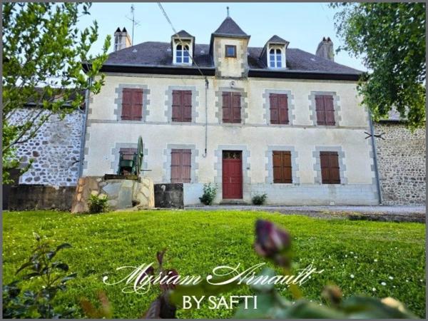 Grande Propriété avec dépendances puits Terrain de 4 ha