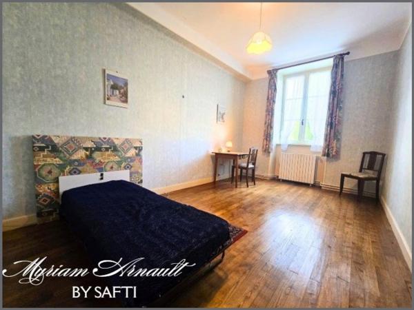 Grande Propriété avec dépendances puits Terrain de 4 ha