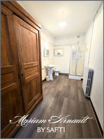 Grande Propriété avec dépendances puits Terrain de 4 ha