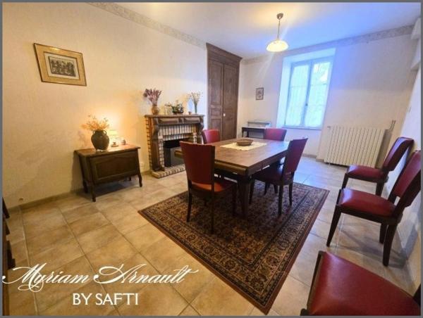 Grande Propriété avec dépendances puits Terrain de 4 ha