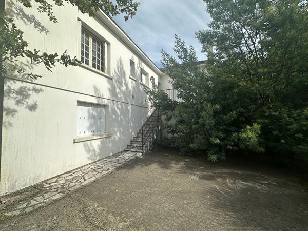 Maison à rénover 4 chambres à vendre en plein centre d'Aizenay