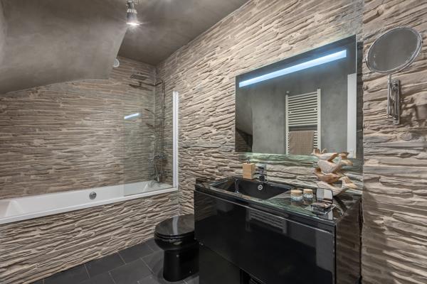 Maison
         6 pièces
        - 145 m² Exclusivité 618 000 € *