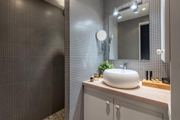 Maison
         6 pièces
        - 145 m² Exclusivité 618 000 € *