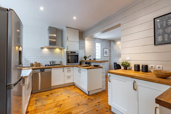 Maison
         6 pièces
        - 145 m² Exclusivité 618 000 € *