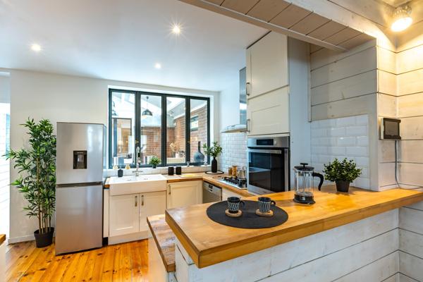 Maison
         6 pièces
        - 145 m² Exclusivité 618 000 € *
