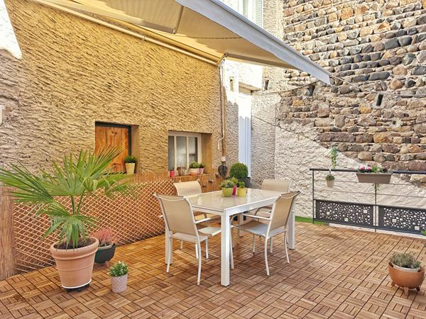 Maison ville  150 M² + appartement t2  48M² à COUDES