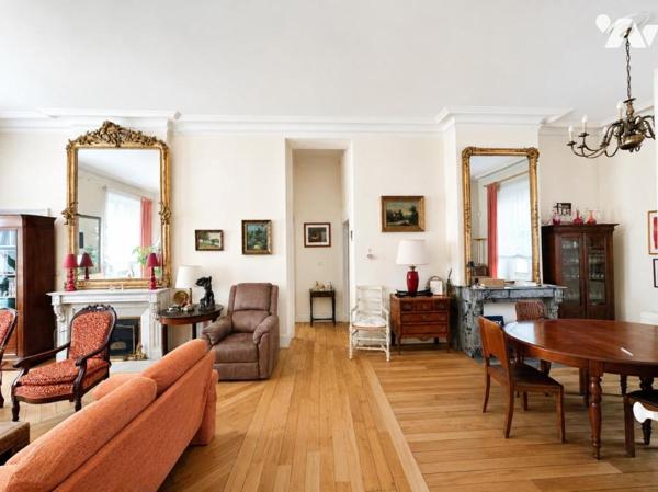 Appartement rue de la Monnaie T6 avec garage et ascenseur 