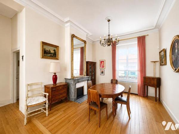 Appartement rue de la Monnaie T6 avec garage et ascenseur 