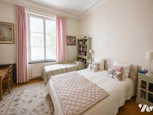 Appartement rue de la Monnaie T6 avec garage et ascenseur 