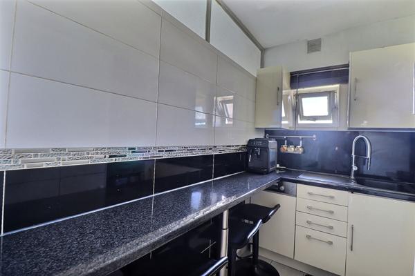 Appartement  vue basilique 4 pièces+ balcon + cave + gardien