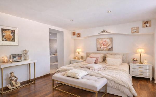 Maison à vendre    8 pièces • 223,57 m2 Charbonnières-les-Bains