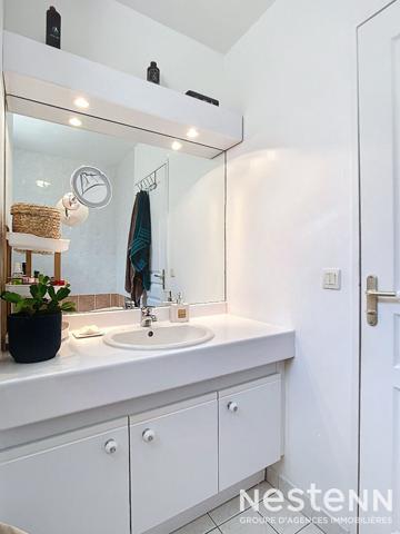 RILLIEUX VILLAGE APPARTEMENT T4 - 3 CHAMBRES AVEC BALCON, CAVE ET BOX FERME