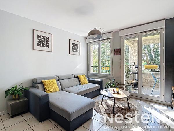 RILLIEUX VILLAGE APPARTEMENT T4 - 3 CHAMBRES AVEC BALCON, CAVE ET BOX FERME