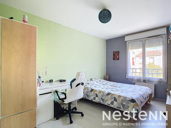 RILLIEUX VILLAGE APPARTEMENT T4 - 3 CHAMBRES AVEC BALCON, CAVE ET BOX FERME