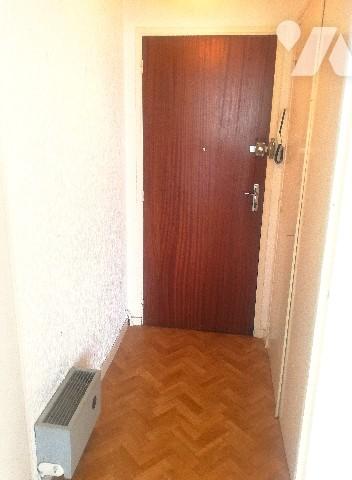 En centre-ville, appartement de 3 pièces au 2ème étage d'une résidence avec ascenseur