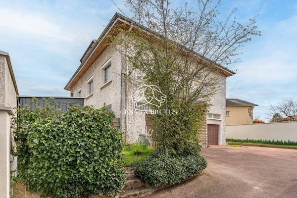 Maison de 350 m² avec piscine et appartement T2 indépendant