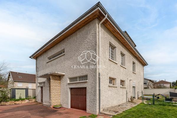 Maison de 350 m² avec piscine et appartement T2 indépendant
